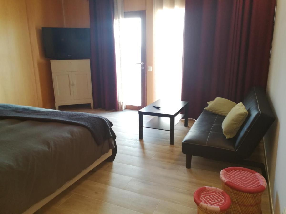 Hotel Rural Cal Ruget Vilobi Del Penedes Buitenkant foto