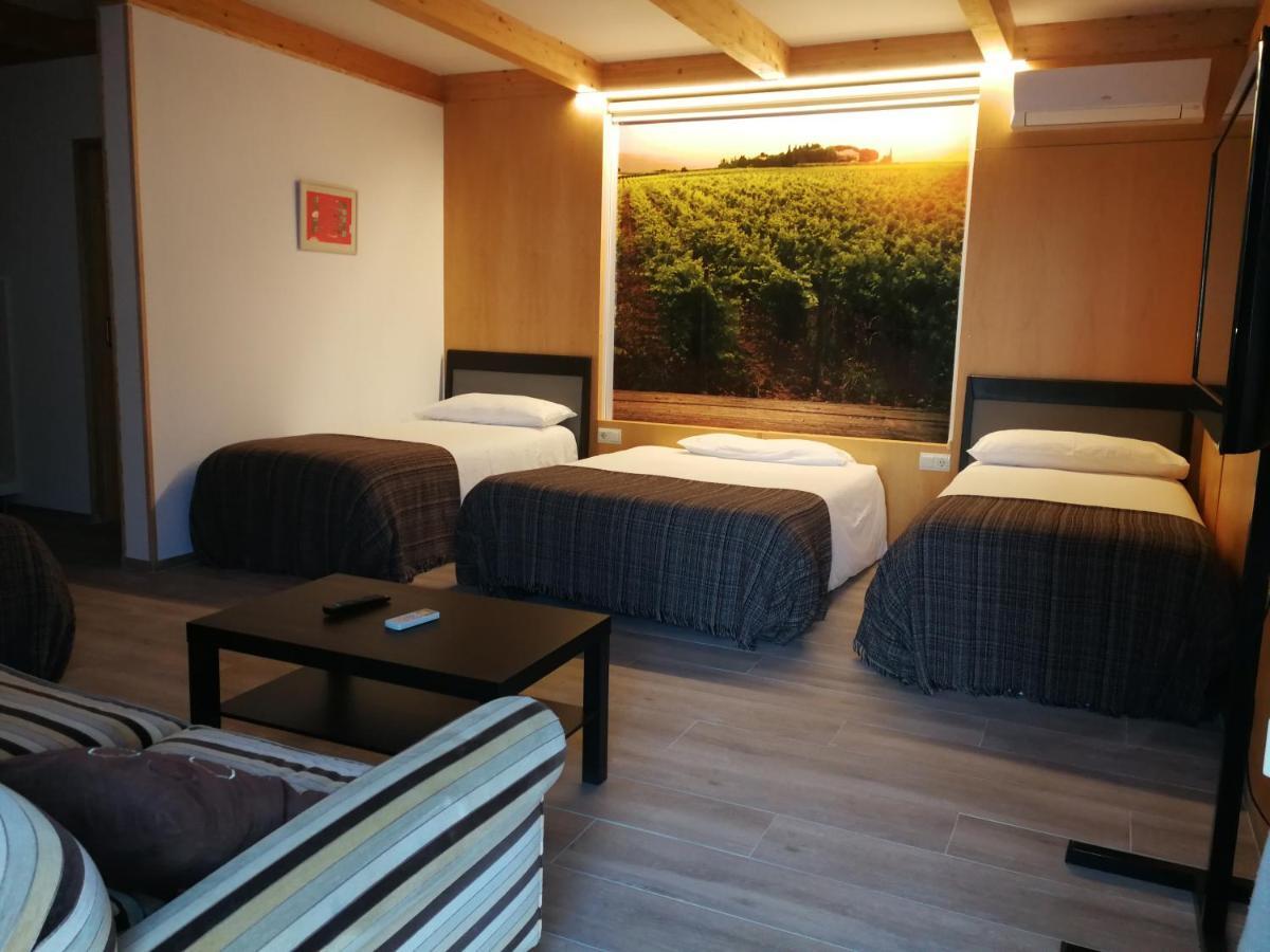 Hotel Rural Cal Ruget Vilobi Del Penedes Buitenkant foto